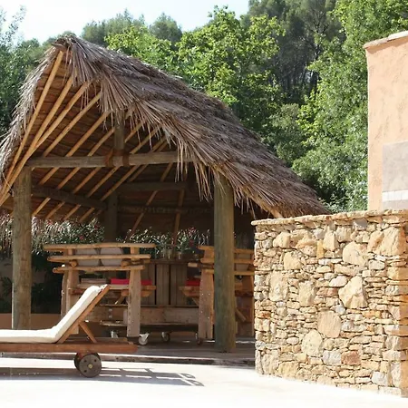 Le Manoir De *
